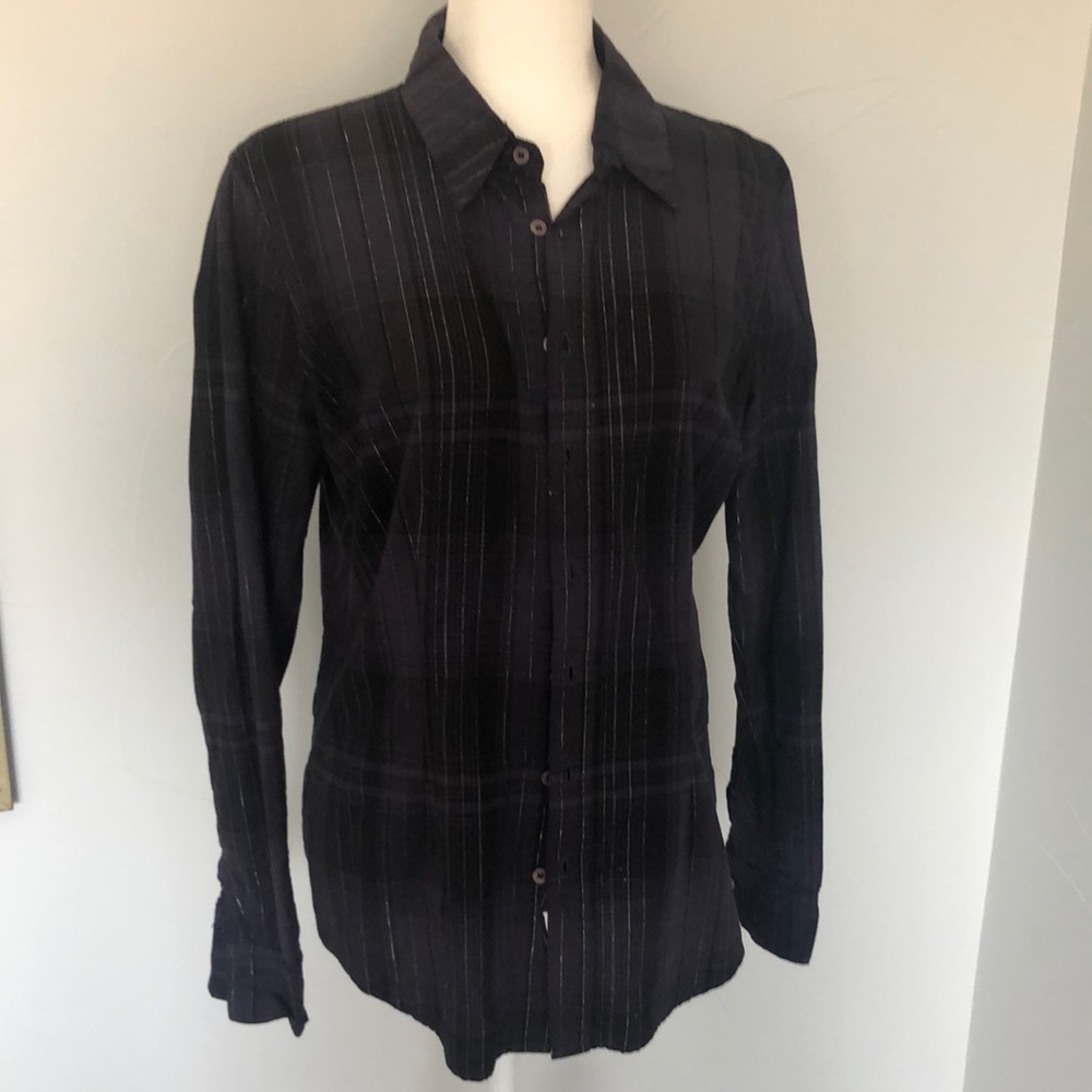 Long sleeve buttons down shirt - shiny thread detail